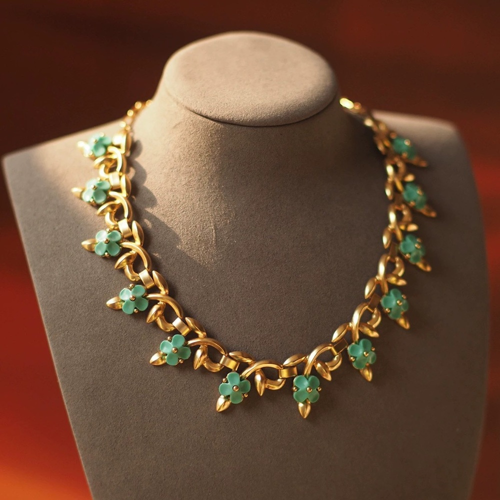Elegant Gold and Green Floral Necklace